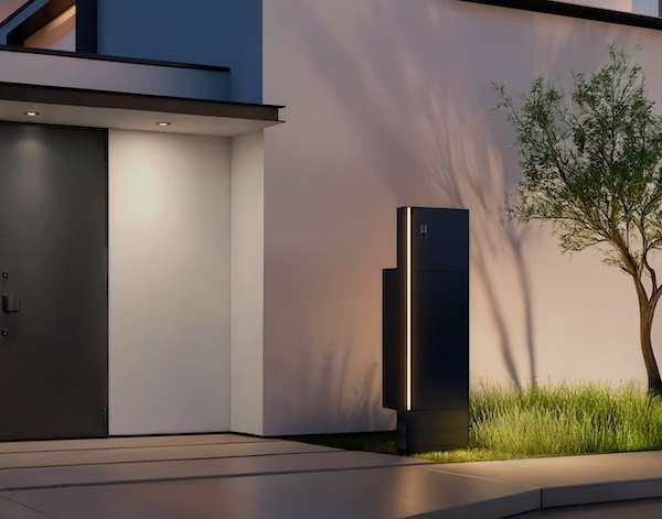 ="3つの収納スペース備えた宅配ボックス付き機能門柱" 3つの収納スペース備えた宅配ボックス付き機能門柱