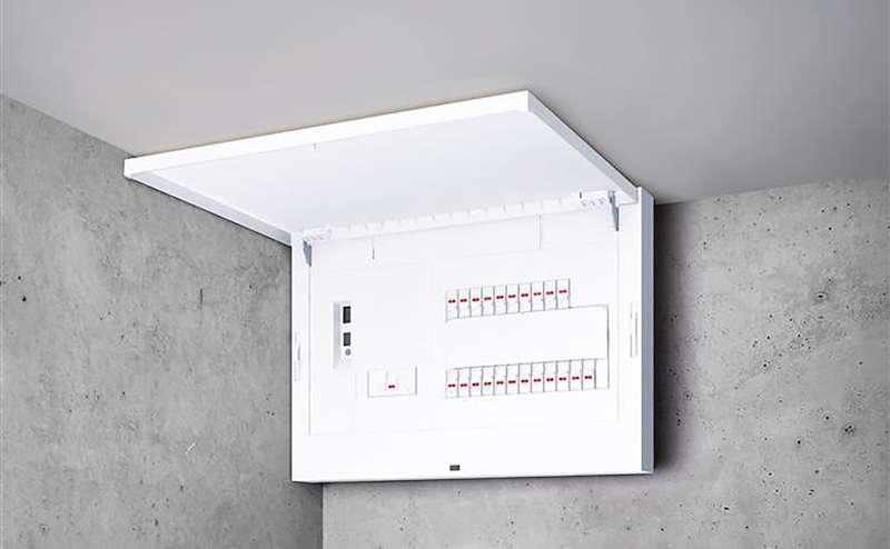 天井・壁との隙間ゼロ、業界最薄のHEMS対応住宅分電盤