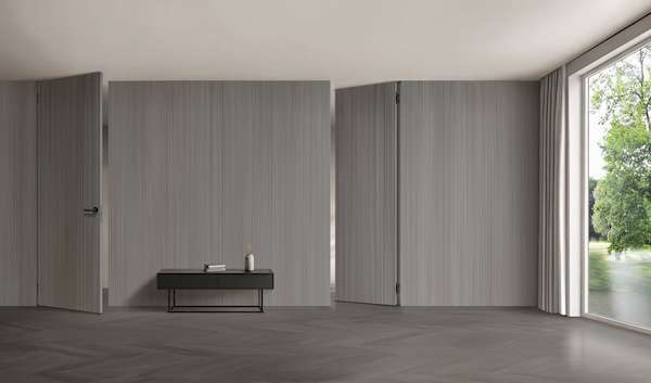 居室とトイレが並んでもフラットな壁面が可能な片開き戸