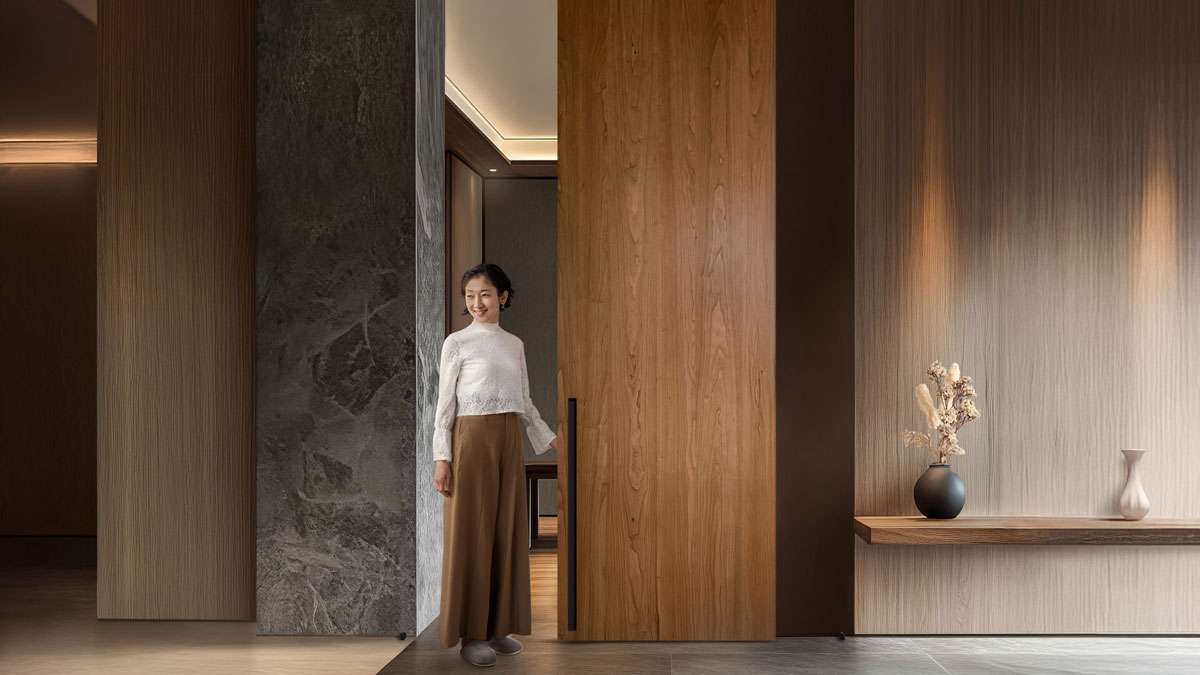 KAMIYA、高さ3mの室内ドアを発売