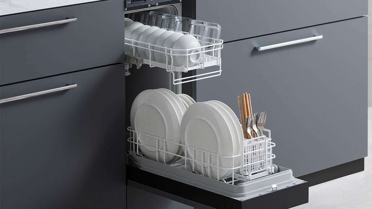 アイリスオーヤマ、狭小向けに幅30cmのビルトイン食洗機開発 